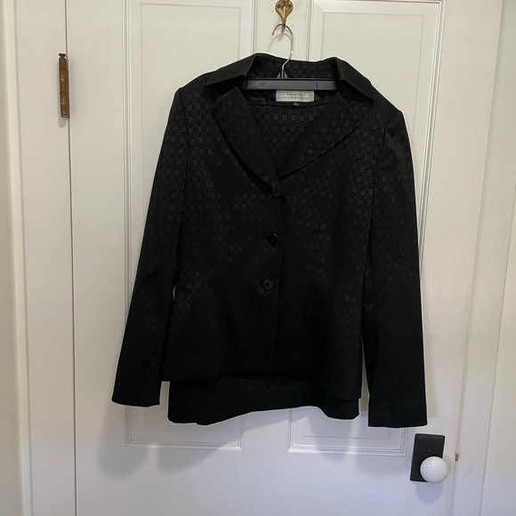Tahari Jackets & Blazers - Tahari Arthur S. Levine suit size 8
